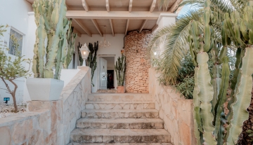 Resa Estates Ibiza sale te koop Villa hills Can Furnet entrance .jpg